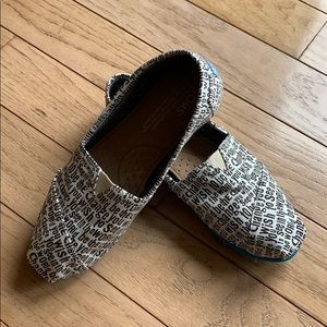 TOMS “be the change you wish to see” shoes